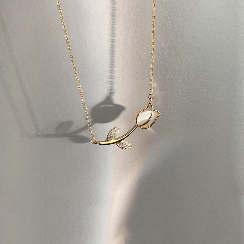 ステンレス製のバラとチューリップのクリスタルネックレス。女性 - Birth Flower Necklace のレビューと価格