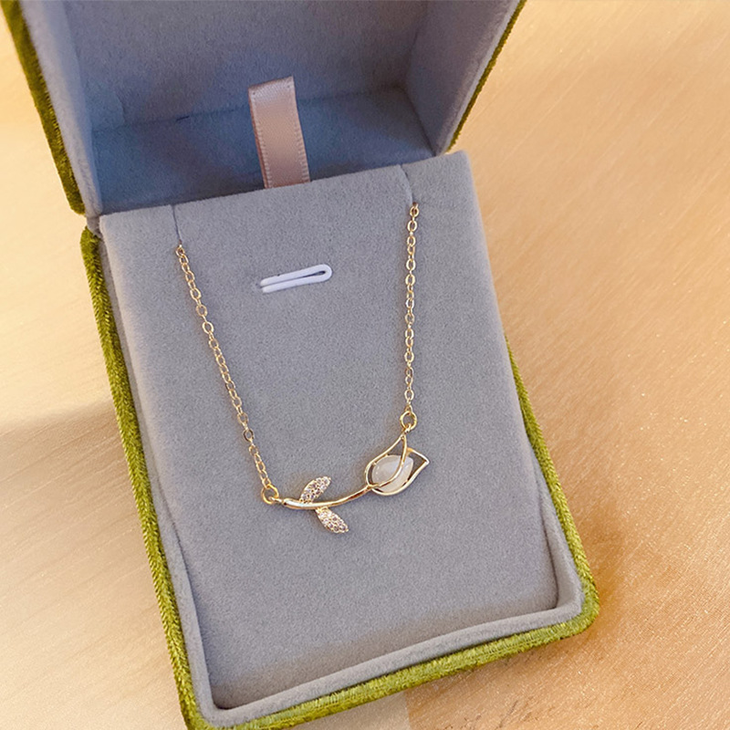 ステンレス製のバラとチューリップのクリスタルネックレス。女性 - Birth Flower Necklace のレビューと価格