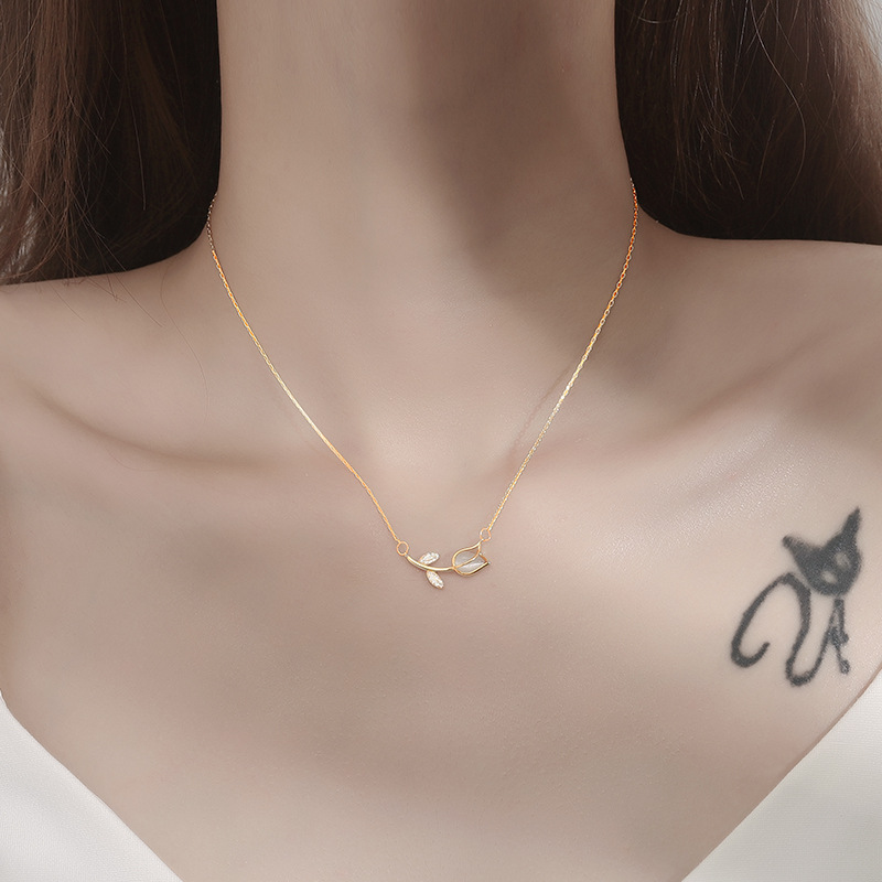ステンレス製のバラとチューリップのクリスタルネックレス。女性 - Birth Flower Necklace のレビューと価格